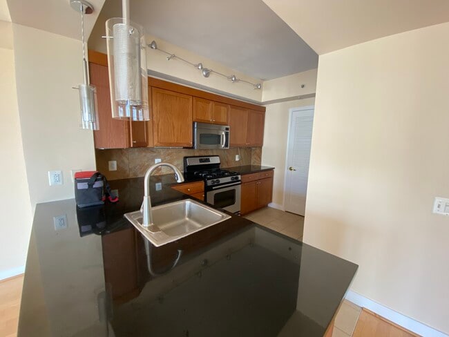 Building Photo - 616 E St NW Unit #1219