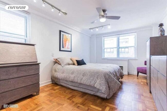 Photo - 139 E 33rd St