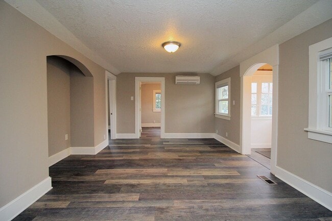 Photo - 5325 N Fessenden St