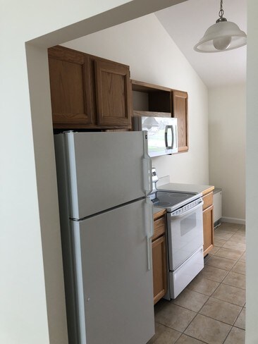 Building Photo - 110 W Hill Rd Unit C Rental