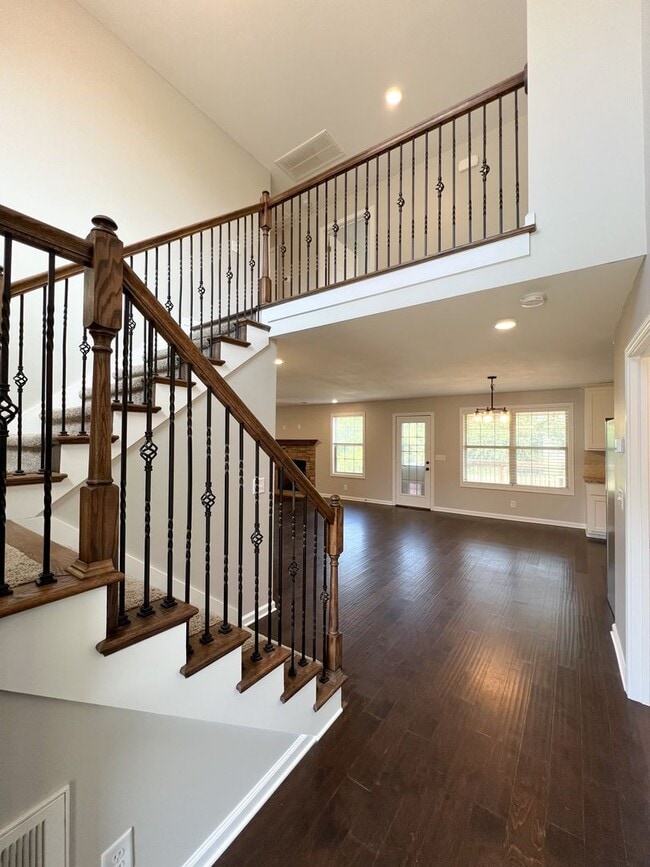 Photo - Must See-Stunning 5-Bedroom Home in 37043!!