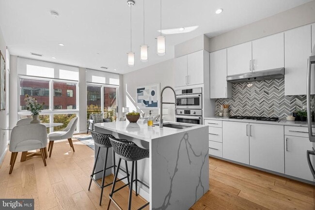 Photo - 646 H St NE Unidad 305