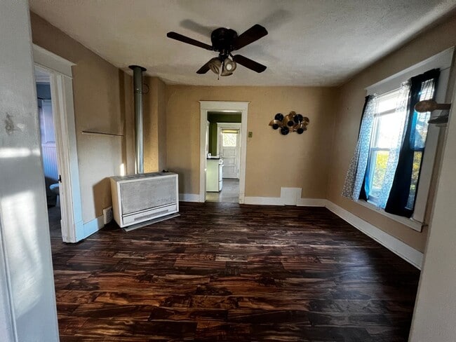 Photo - 844 Hovey St SW