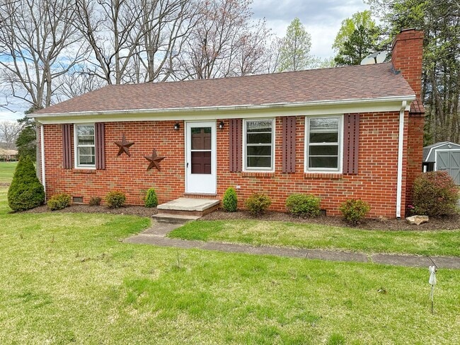 Building Photo - Zions Cross Roads Brick Cottage 2bedroom/1bath