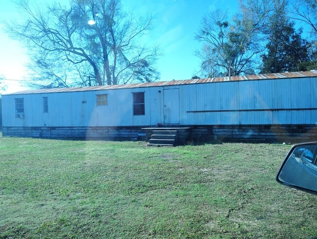 Building Photo - Scattered Oaks