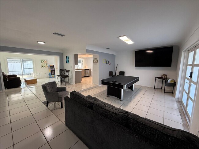 Photo - 8636 Beekman Dr