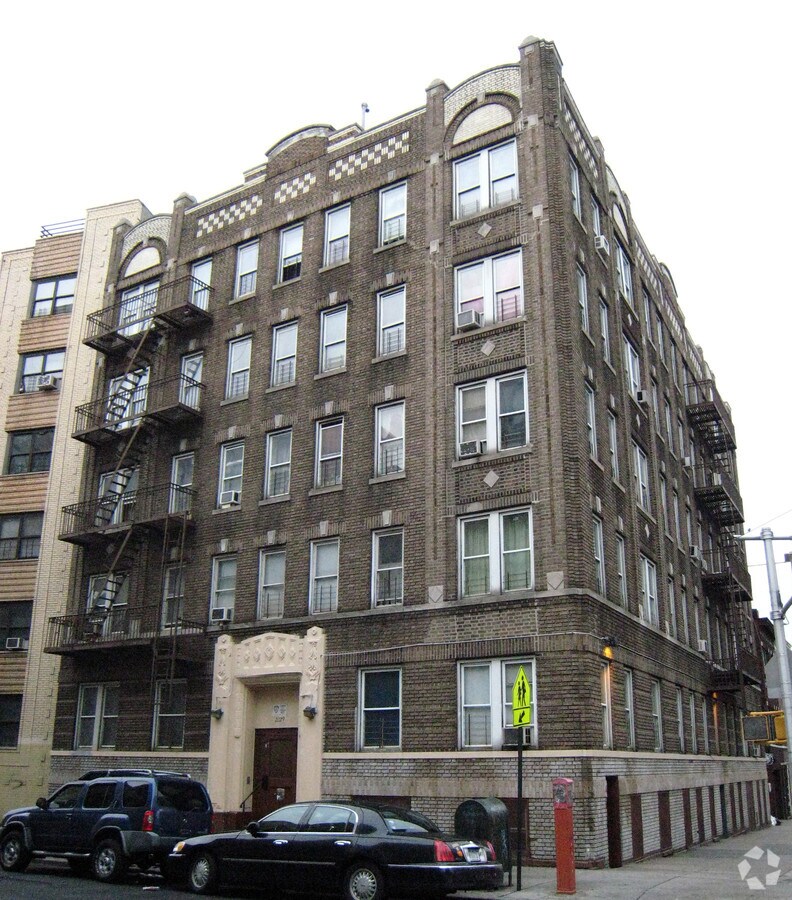 2229 Creston Ave - 2229 Creston Ave Apartments