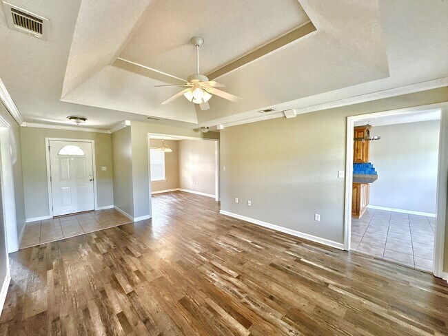 Photo - 5756 Emily Ln