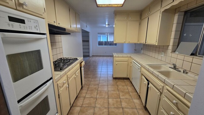 Photo - 4184 N Briarwood Ave