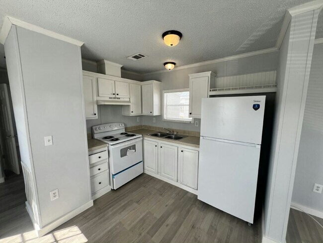 Photo - 133 N Anoka Ave