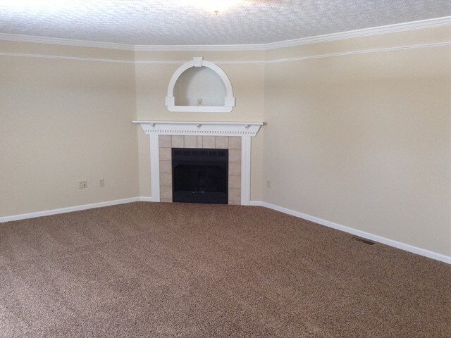 Photo - 139 Knights Bridge Dr E