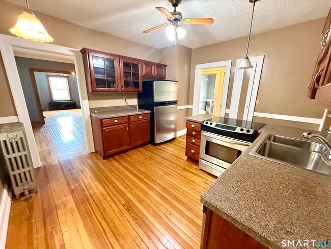 Photo - 7-9 Lyons St Unit 2nd Floor