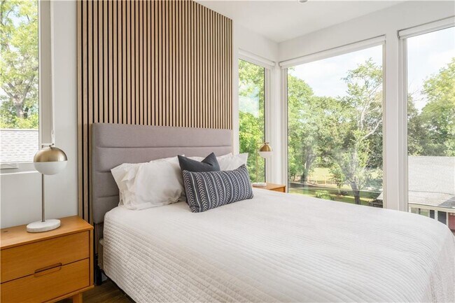 Photo - 1007 Manigault St SE