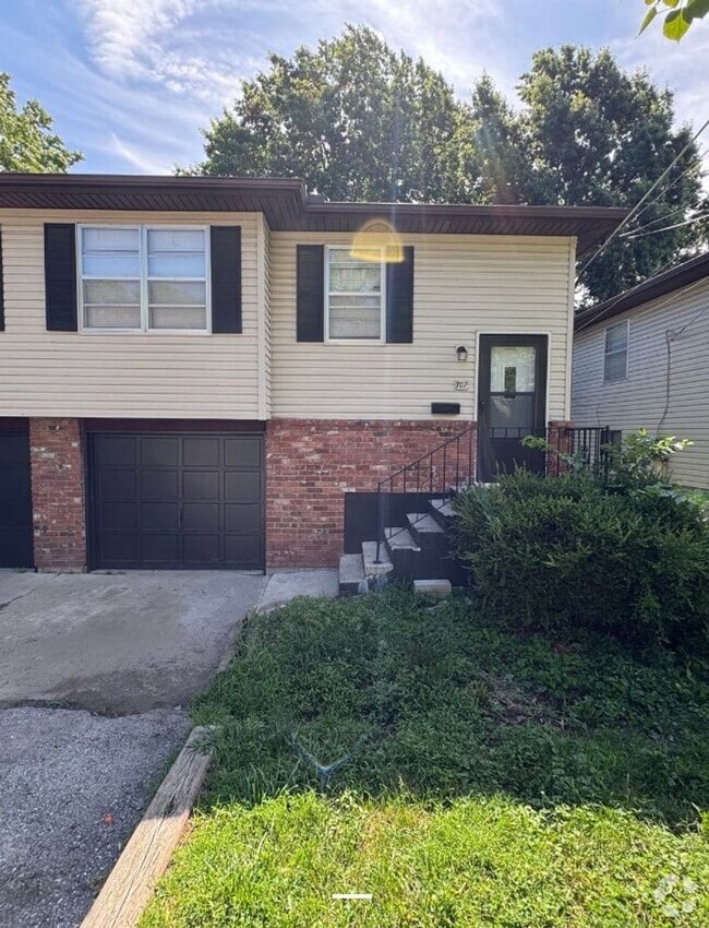 Building Photo - Spacious 2+/1 townhouse in Independence!