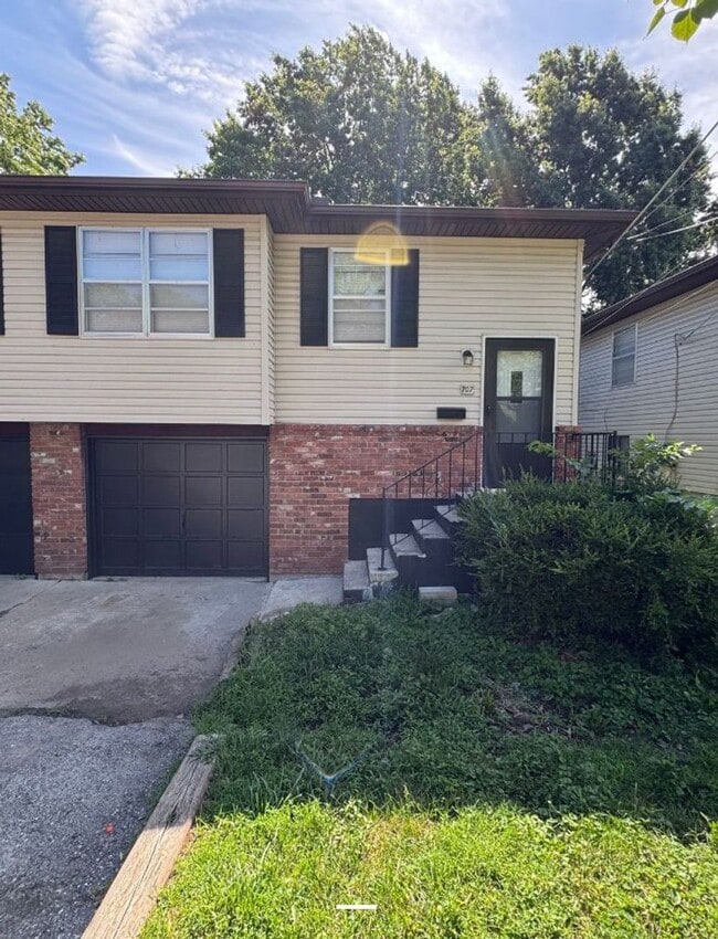 Spacious 2+/1 townhouse in Independence! - Spacious 2+/1 townhouse in Independence!