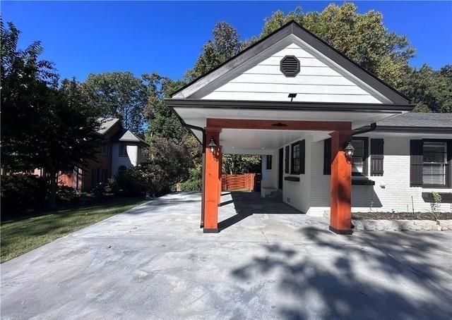 Photo - 302 Old Ivy Rd NE