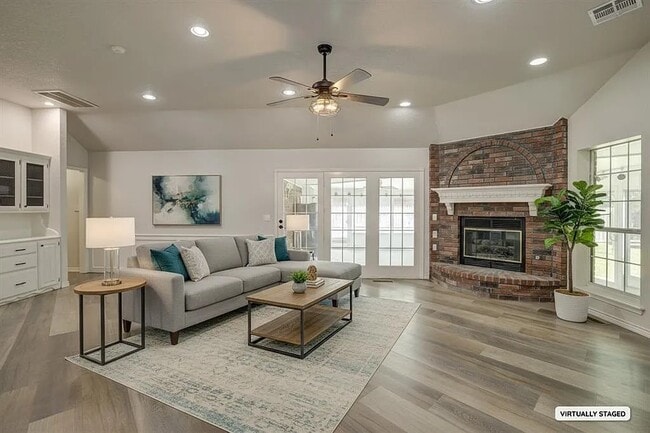 Photo - 1700 Strawberry Hl