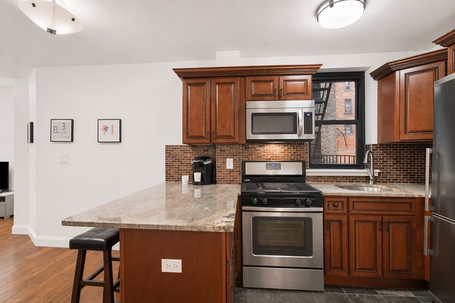 Photo - 208 E 28th St