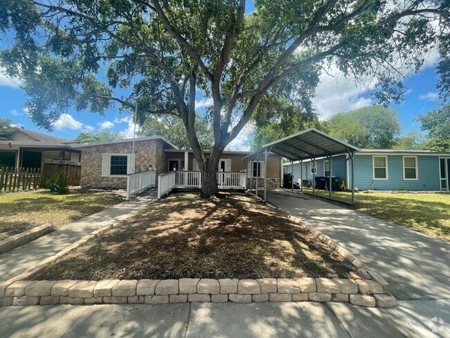 Building Photo - Large 3/2-Sam Houston Subdivision Rental