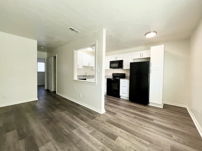 2BR, 1BA - DELUXE