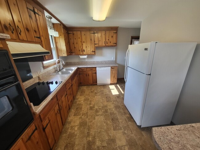 Photo - 1868 Lake Rd