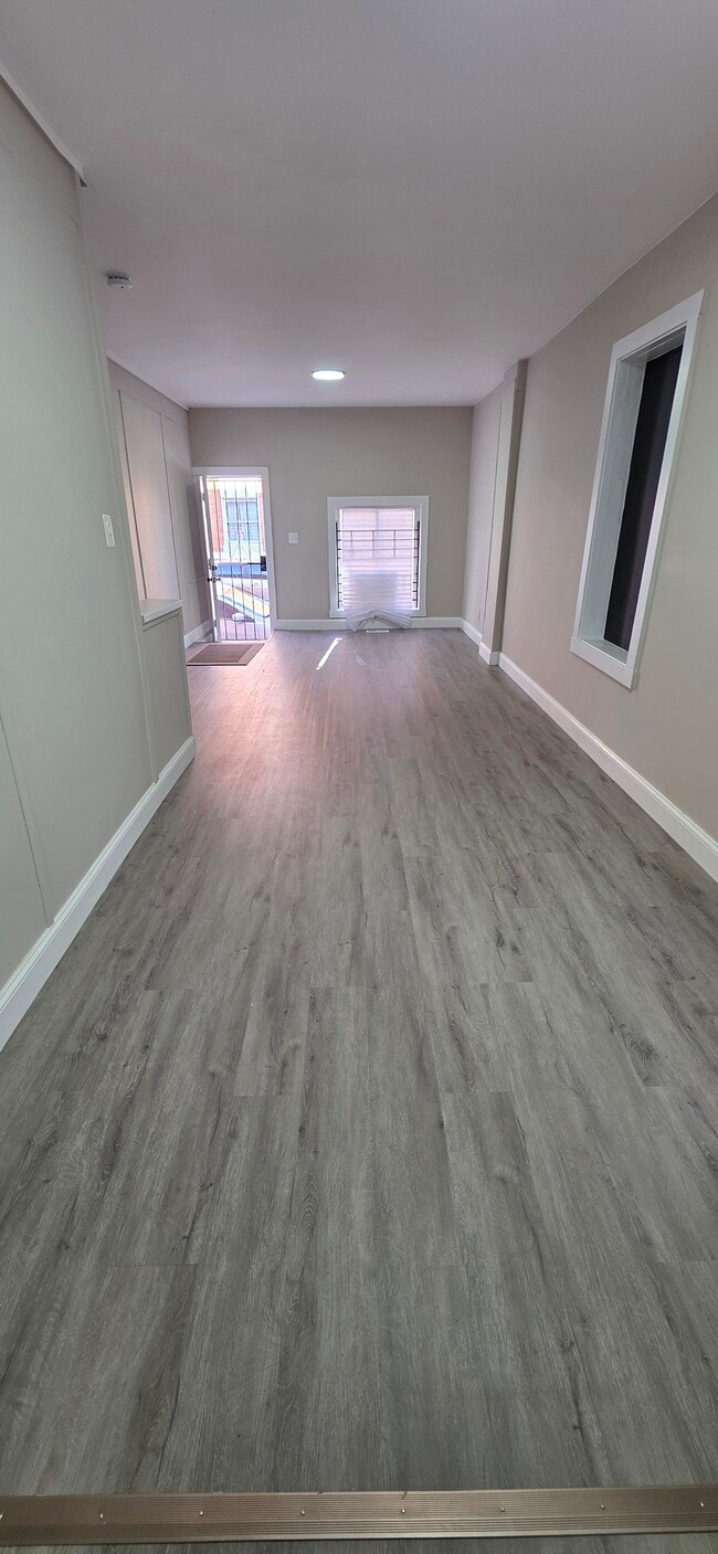 Photo - 700 N Streeper St