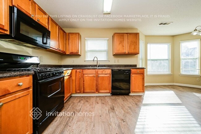 Photo - 4082 Arabian Way SW