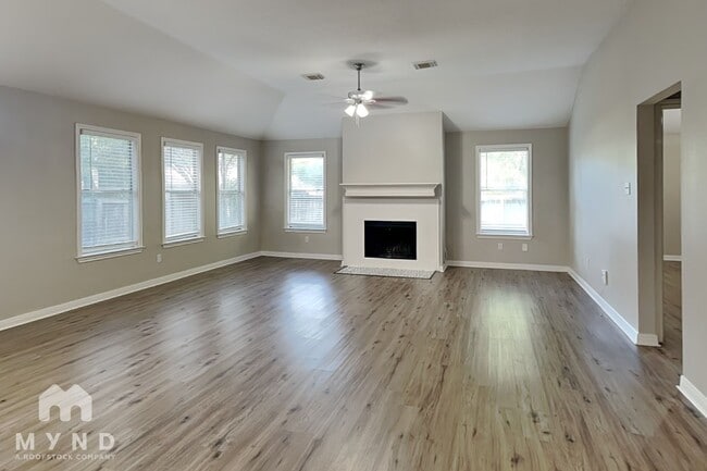 Photo - 598 Orangewood Dr