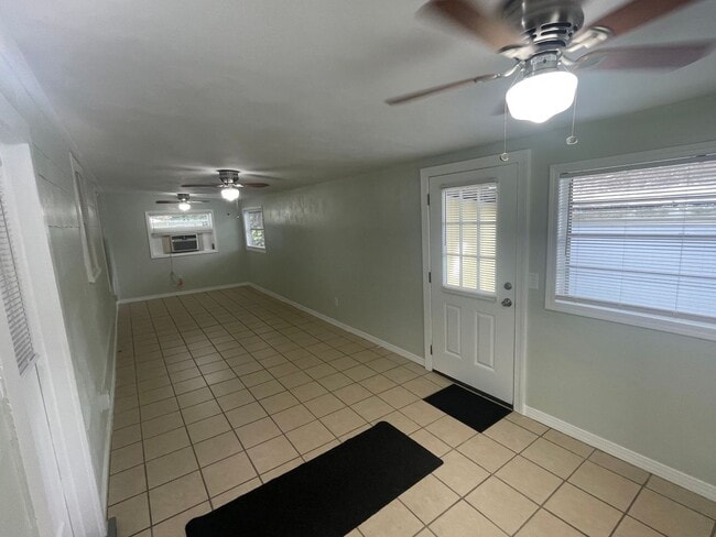Photo - Spacious 2 bedroom, 1 bathroom home Availa...