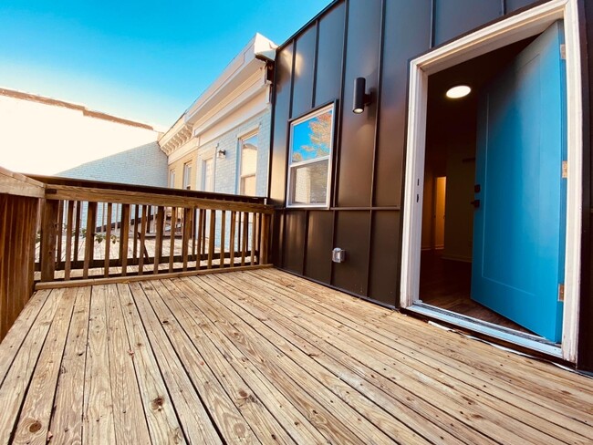 Photo - 2727 Huntingdon Ave