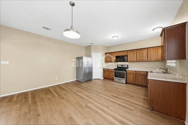 149 Ashwood N