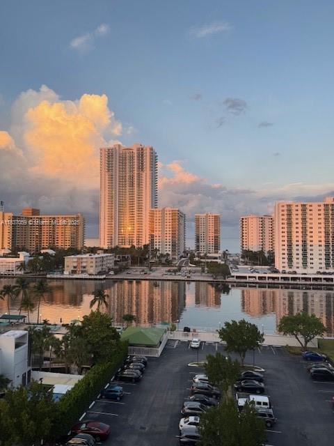 Building Photo - 800 Parkview Dr Unit 1006 Rental