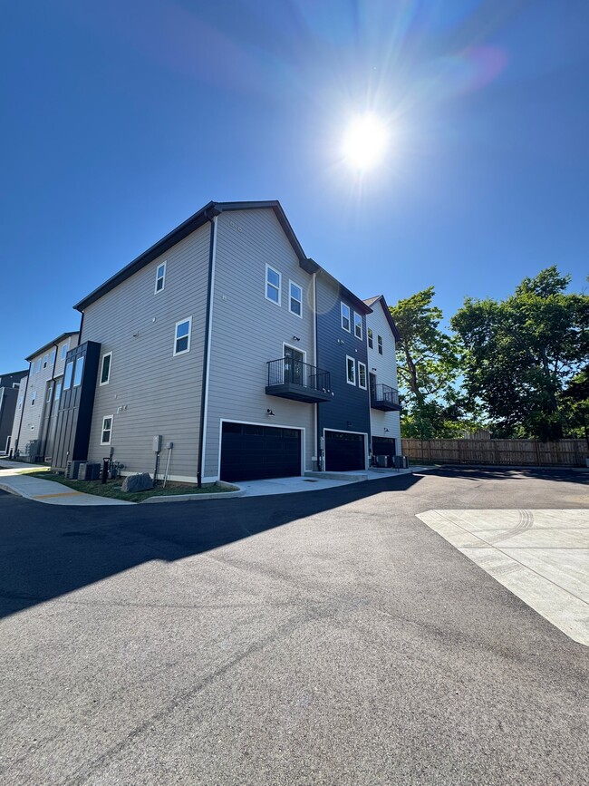 Photo - 6124 Robertson Ave