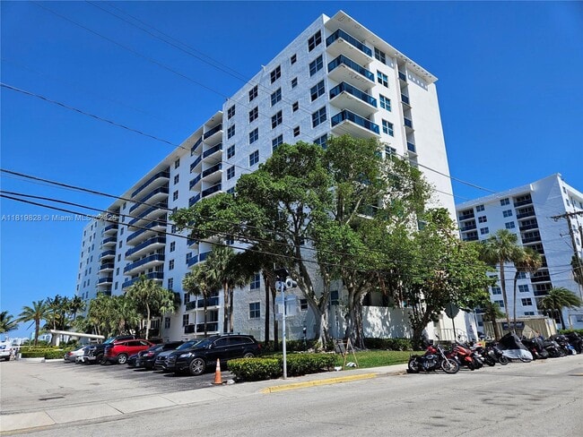 Photo - 7501 E Treasure Dr Unidad 1L Rental