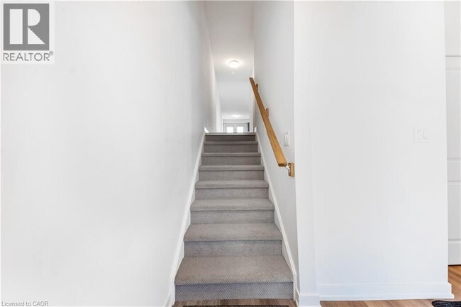 Photo - 205 W Oak Trl