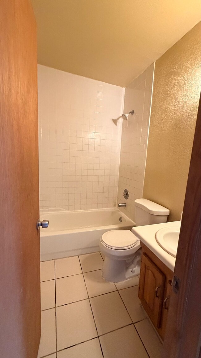 1570 E Breezy Ln Unit B