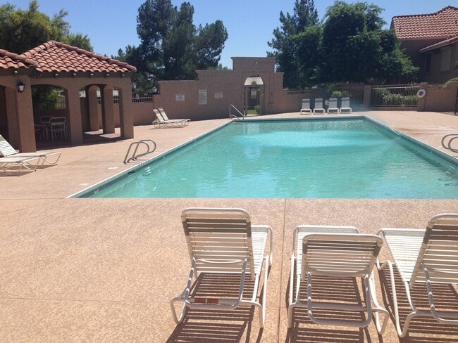 Photo - **BEAUTIFUL 2br/2.5ba TOWNHOME (ELLIOTT & ARIZONA AVE)