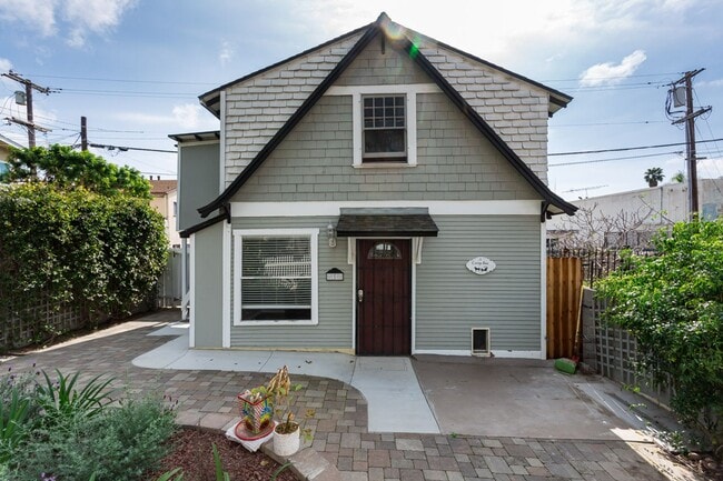Building Photo - Charming Cottage in Historic South Park | Front Patio & Vintage Details