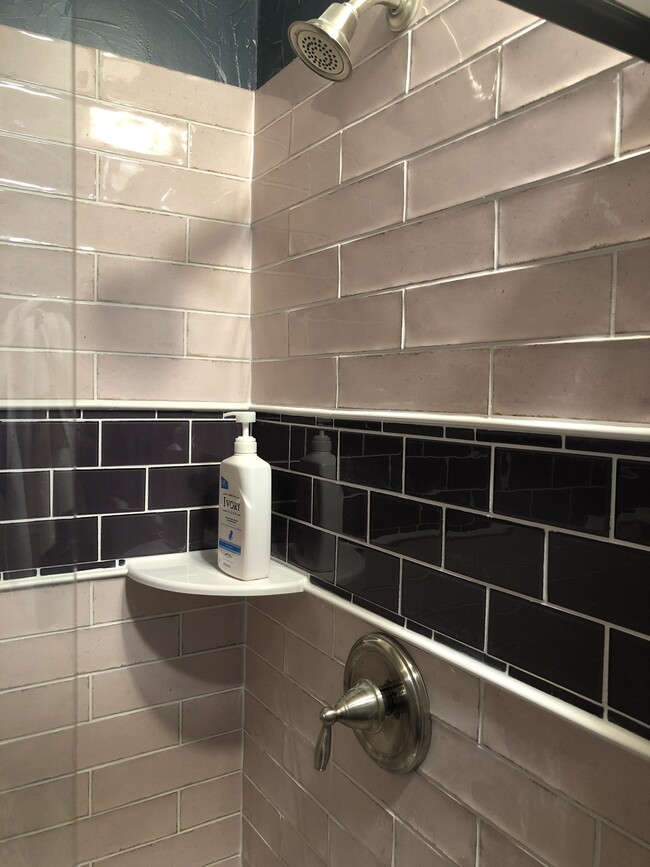Building Photo - N5991 Lake Dr Rental