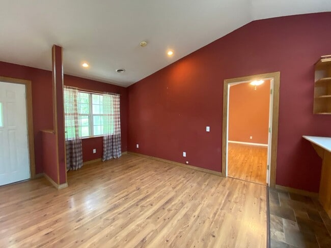 Photo - 3 Bedroom, 2 bath home for lease West of Poplar Bluff
