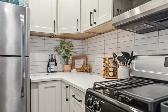 Photo - 1313 E 52nd St Unidad 101