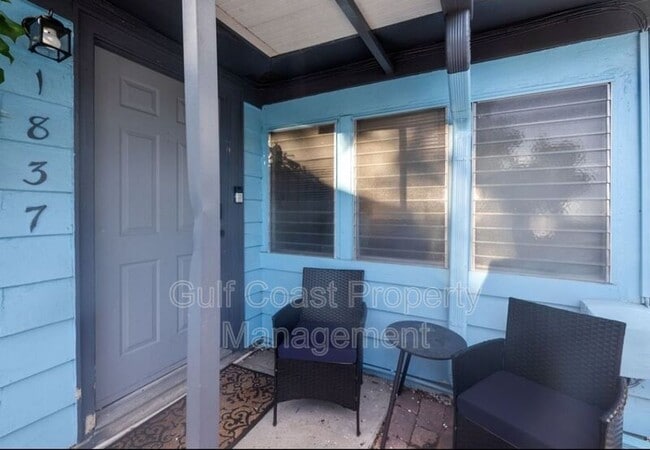 Building Photo - 1837 Robinhood St Rental
