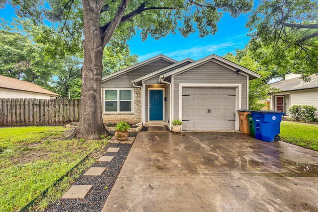 Photo - 9721 Holly Springs Dr House
