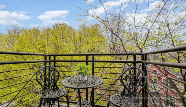 Photo - 1101 W 1st St