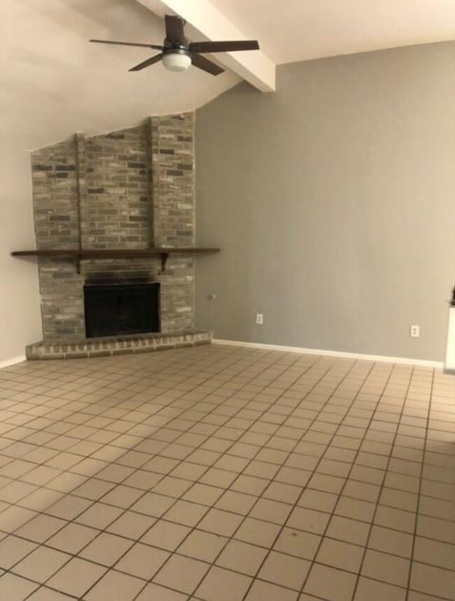 Photo - 1811 Crosscoach Ln