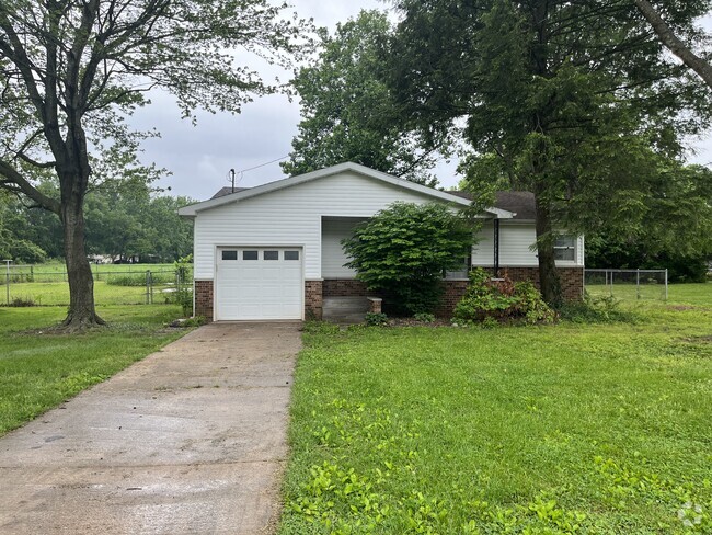 Building Photo - 1518 W Meadowmere St Rental