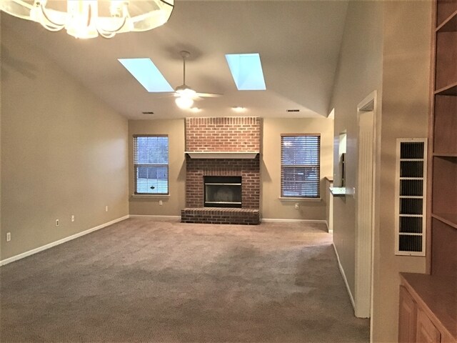 Photo - 389 Longview Bnd