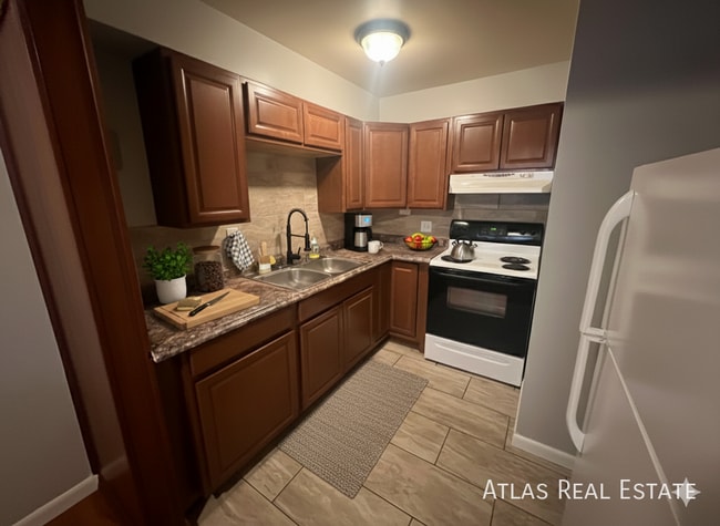 Photo - 835 E San Miguel St