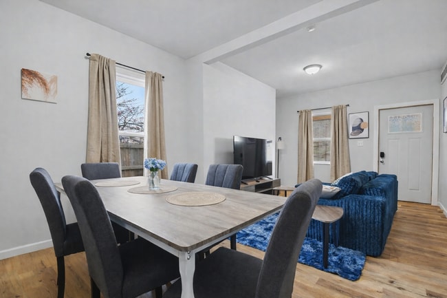 Photo - 709 Napier St Unit 1