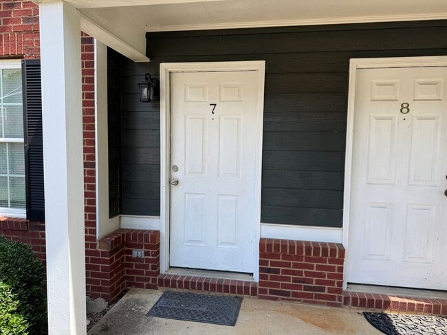 Building Photo - 2510 Barnesdale Wy Unit #7